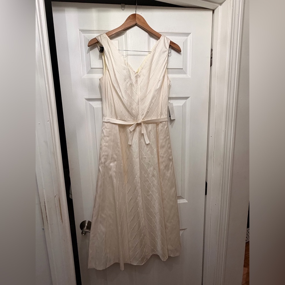 Anne Klein silk Cream V-Neck Dress new with tags